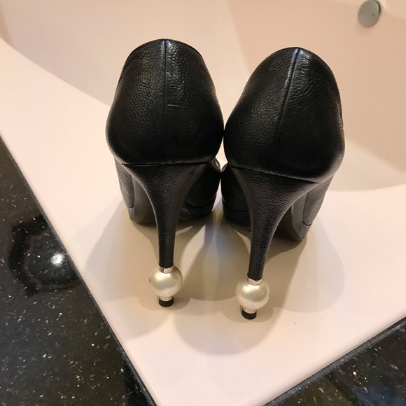 Authentic Chanel pumps! - Picture 3 of 5